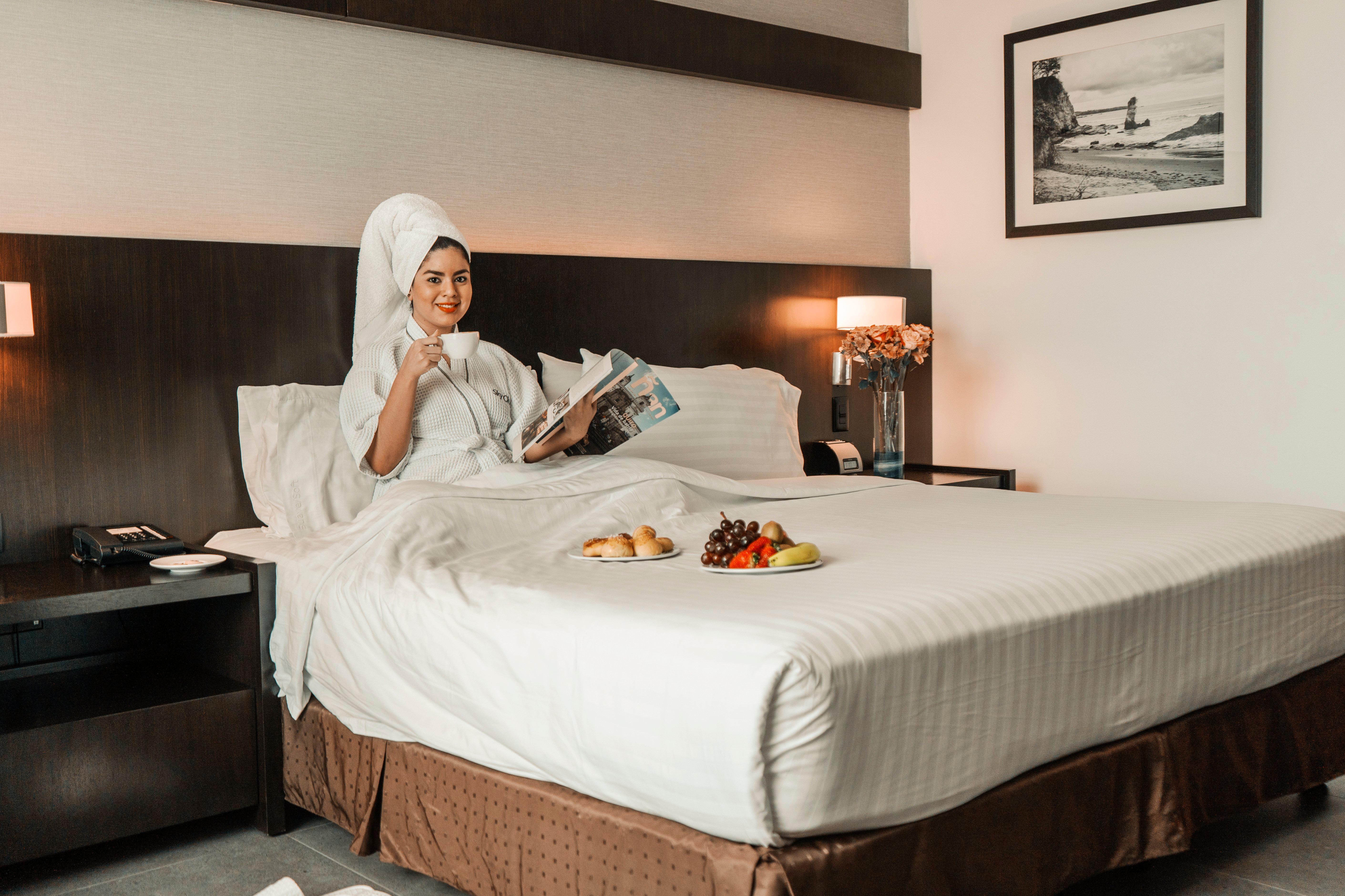 Holiday Inn Guayaquil Airport By Ihg Екстер'єр фото A guest in a hotel room