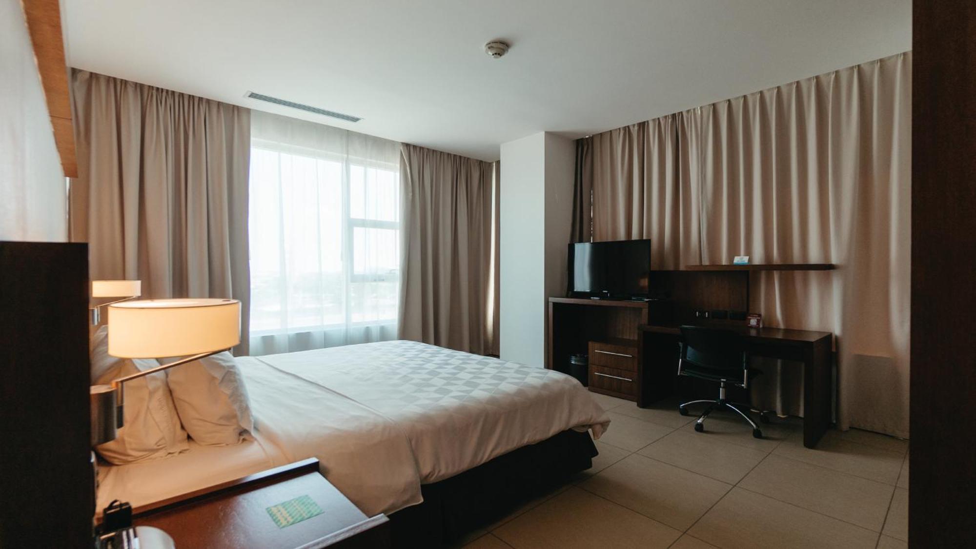 Holiday Inn Guayaquil Airport By Ihg Екстер'єр фото A bedroom at the Residence Inn