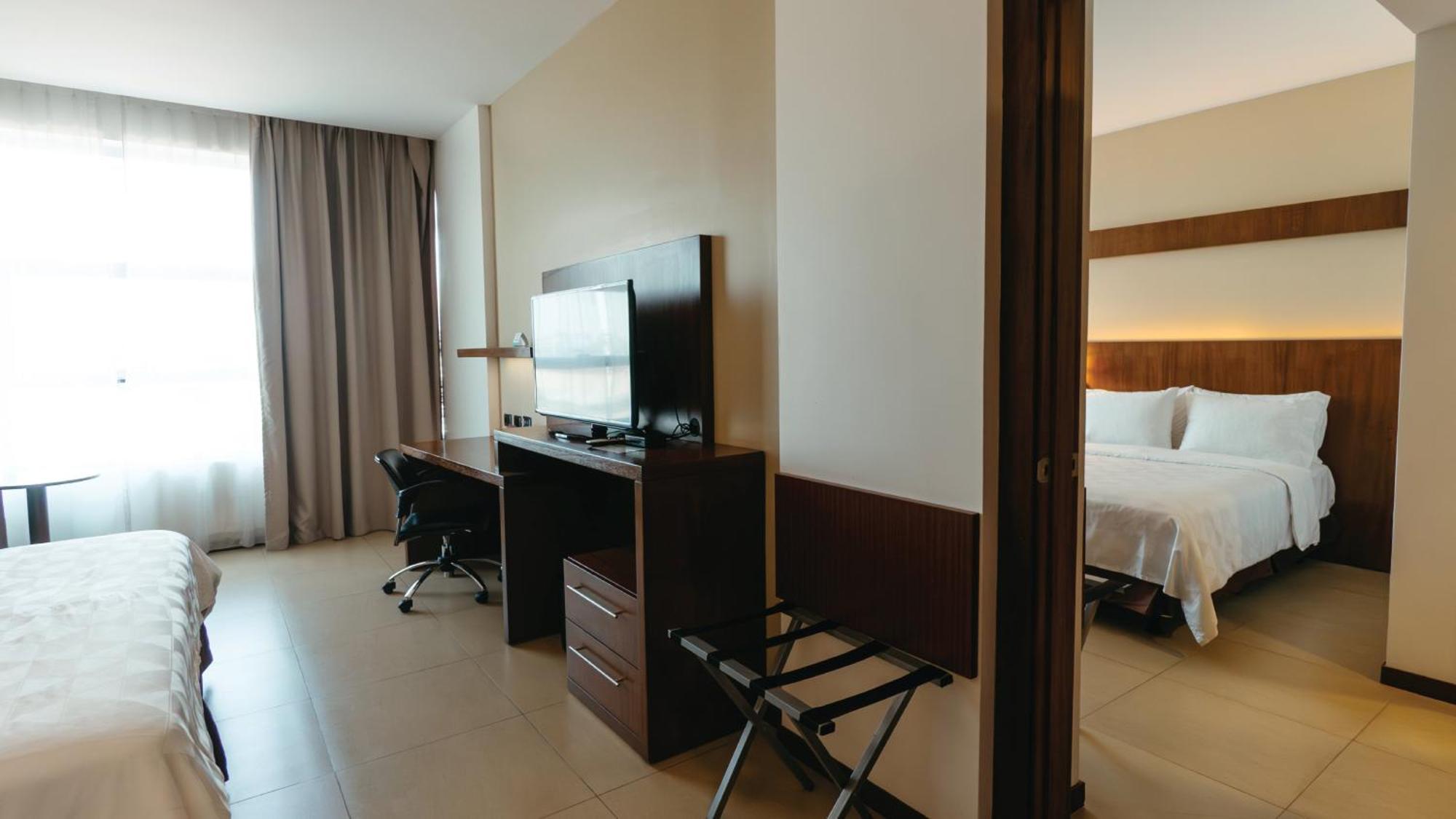 Holiday Inn Guayaquil Airport By Ihg Екстер'єр фото A suite at the hotel