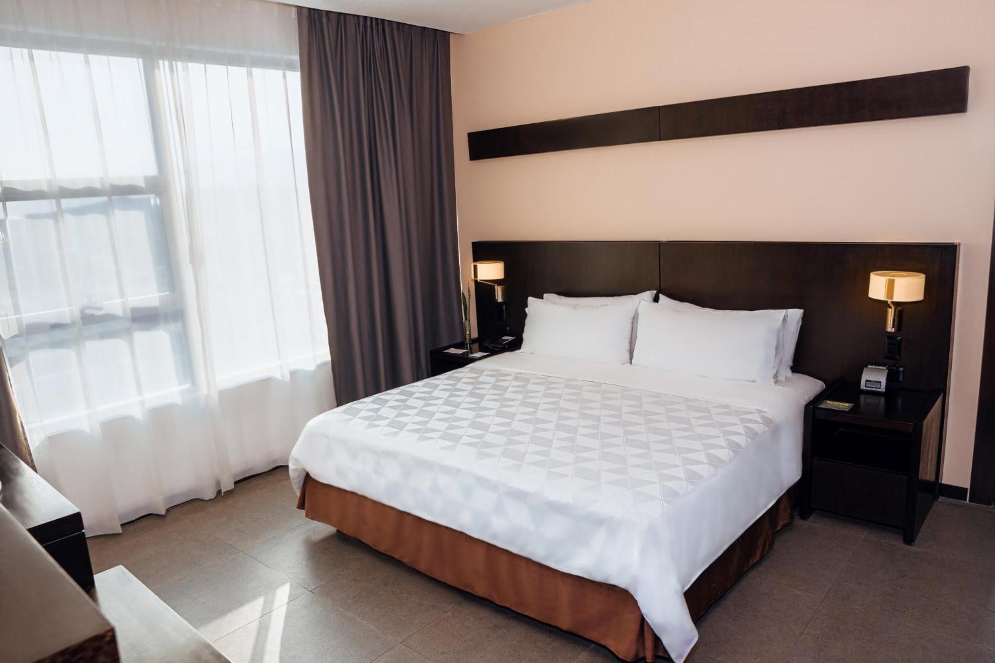 Holiday Inn Guayaquil Airport By Ihg Екстер'єр фото A bedroom at the hotel