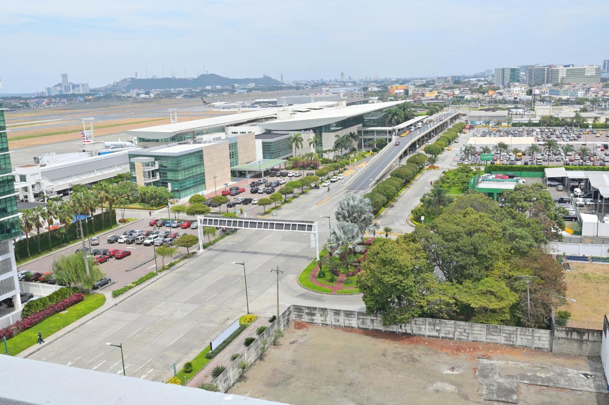 Holiday Inn Guayaquil Airport By Ihg Екстер'єр фото View of the airport
