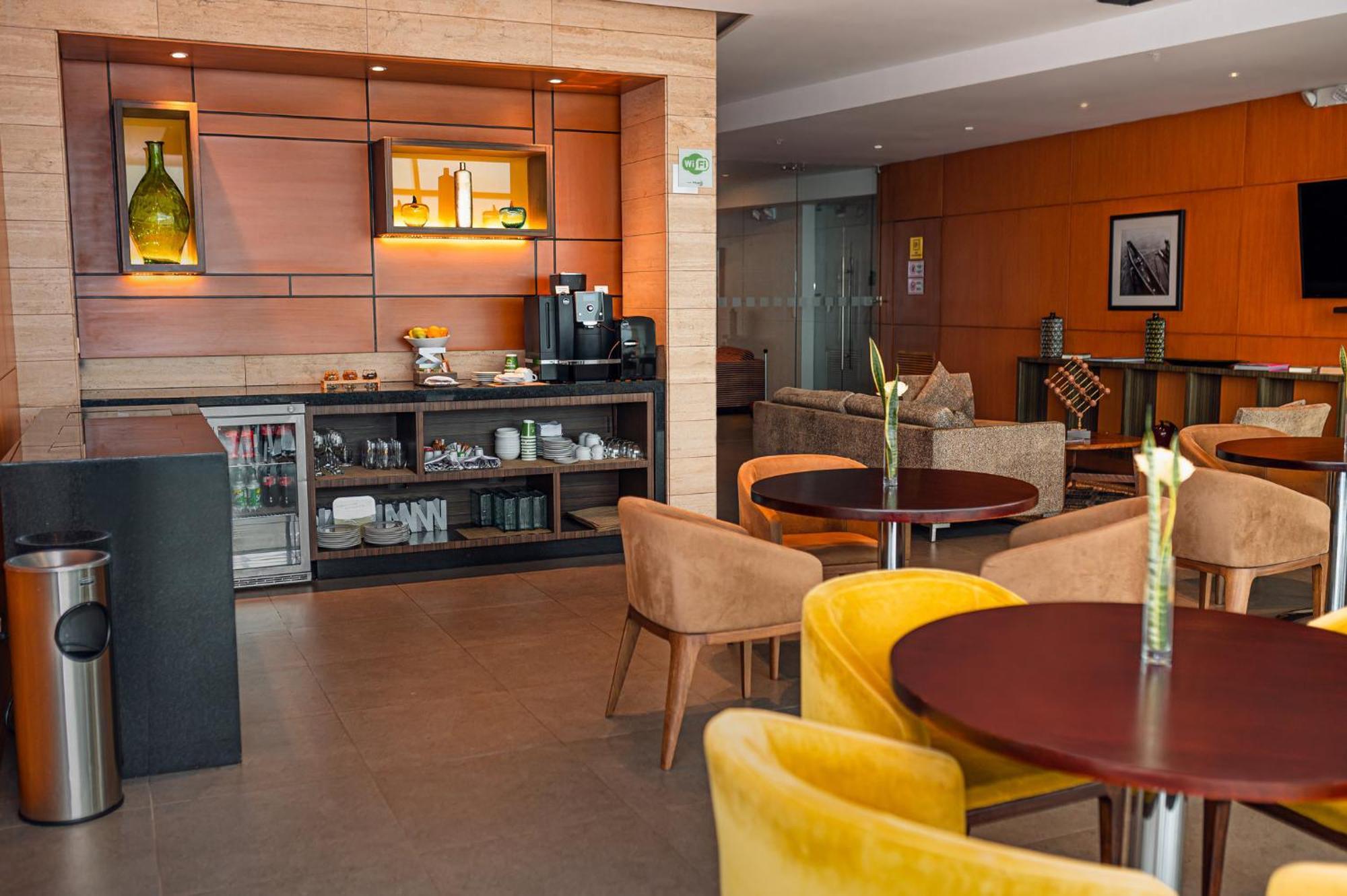 Holiday Inn Guayaquil Airport By Ihg Екстер'єр фото The lounge at the airport