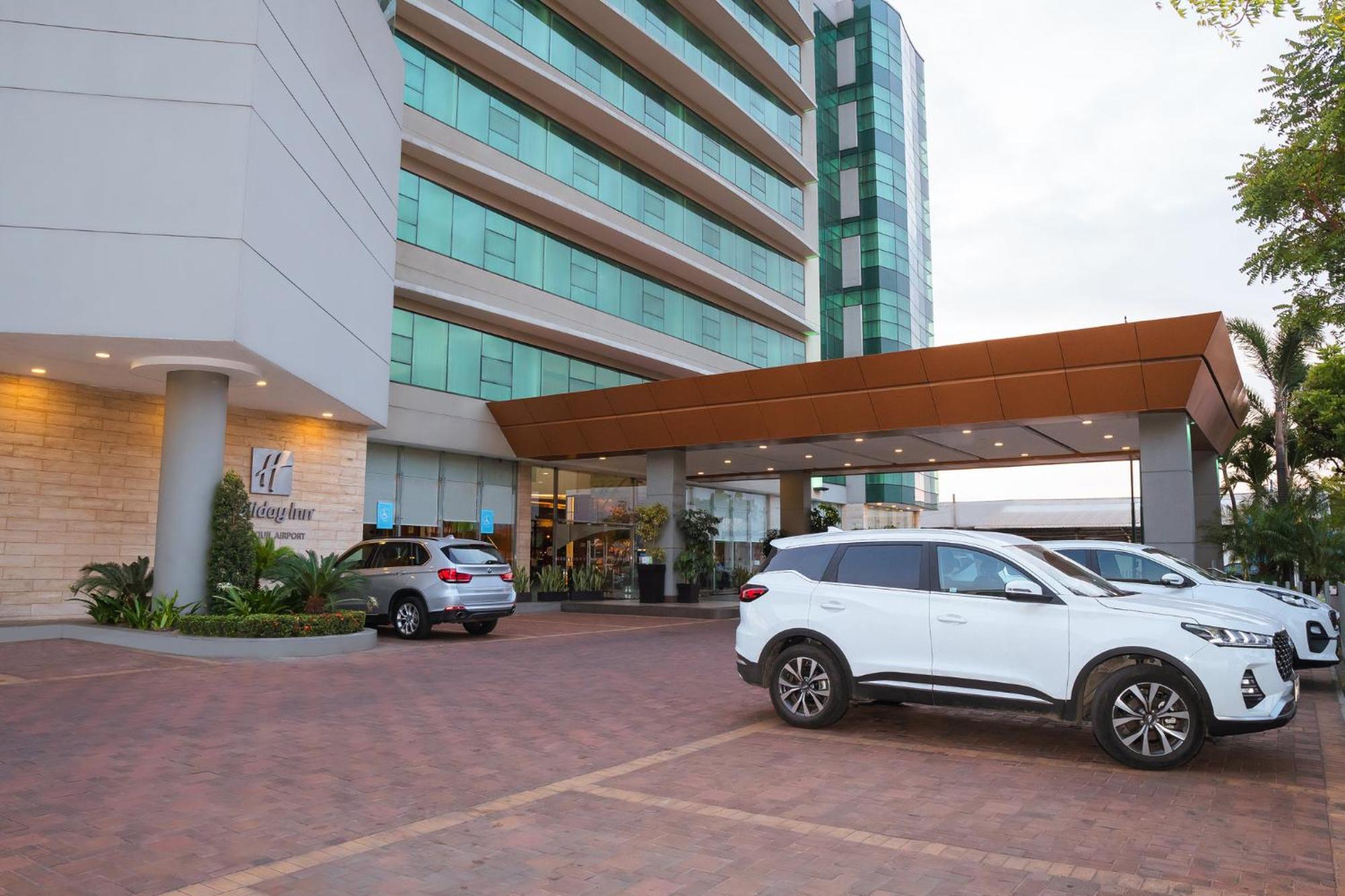 Holiday Inn Guayaquil Airport By Ihg Екстер'єр фото The hotel's entrance