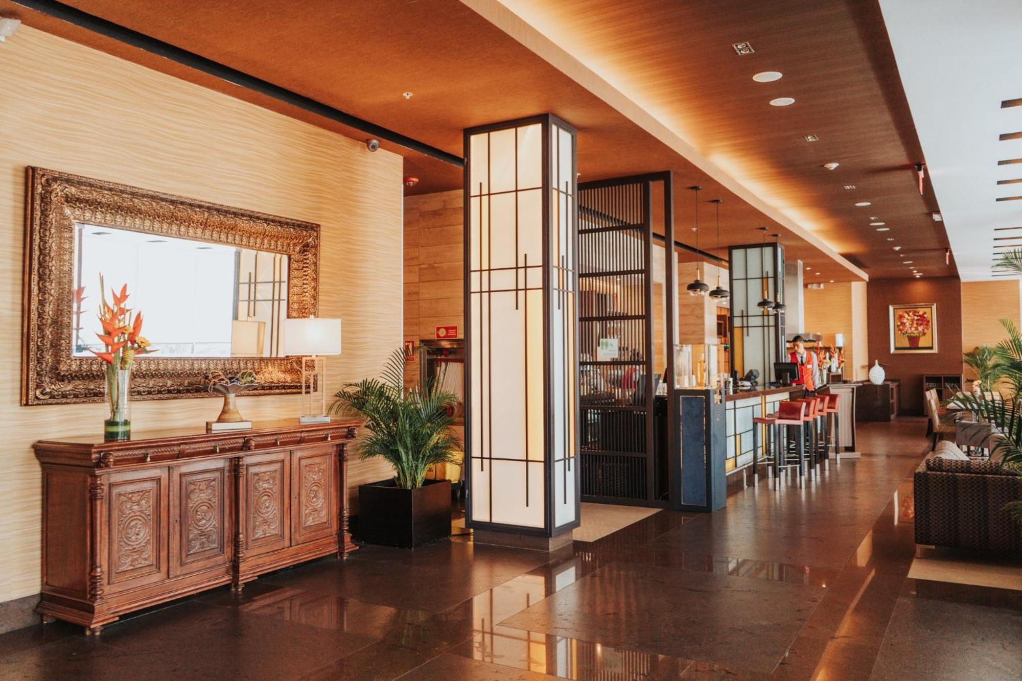 Holiday Inn Guayaquil Airport By Ihg Екстер'єр фото The interior of the lounge