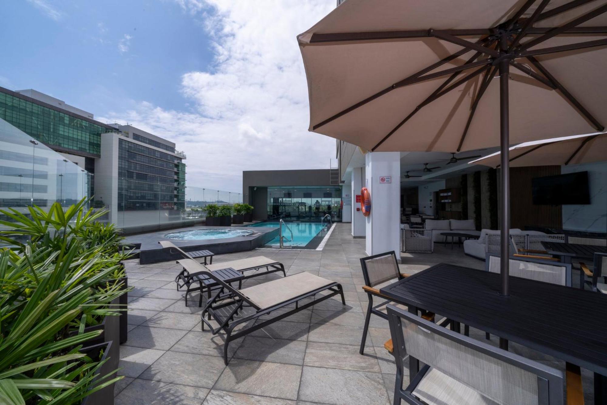 Holiday Inn Guayaquil Airport By Ihg Екстер'єр фото Sky Pool